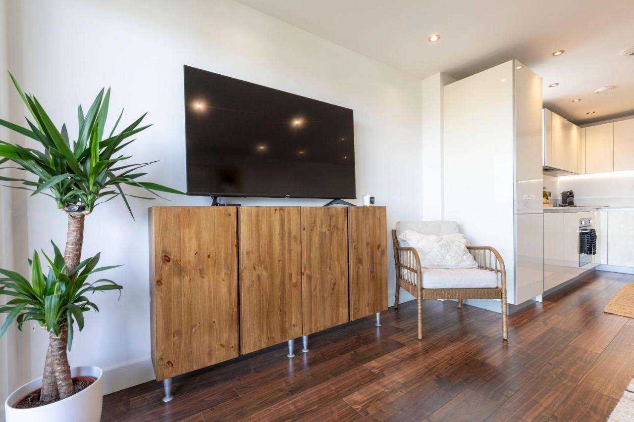 Modern Luxe Apt Just 10 Mins From Tower Bridge! Easy Access To Tube And Bus Londen Buitenkant foto