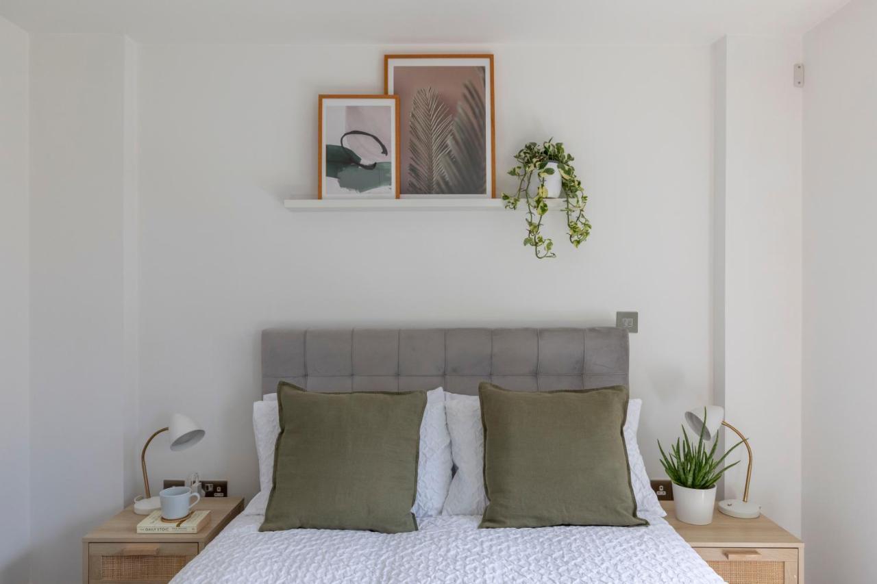 Modern Luxe Apt Just 10 Mins From Tower Bridge! Easy Access To Tube And Bus Londen Buitenkant foto