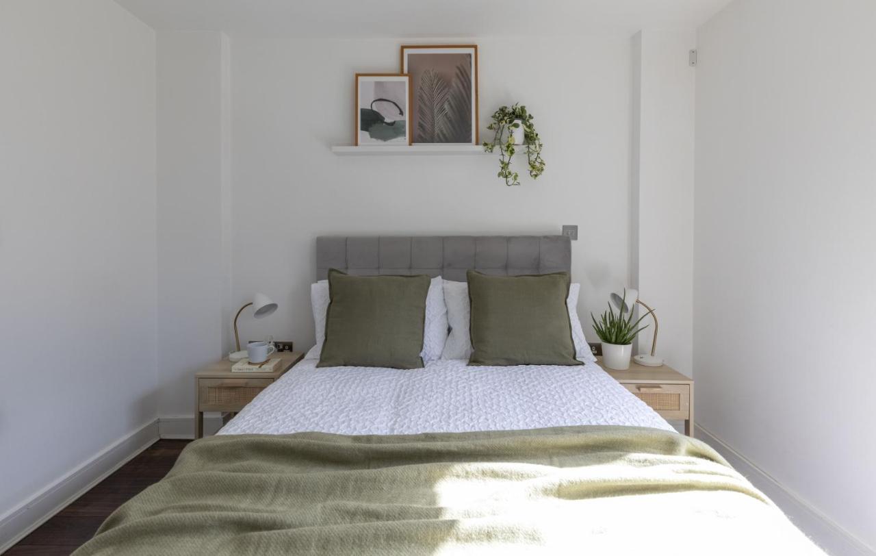 Modern Luxe Apt Just 10 Mins From Tower Bridge! Easy Access To Tube And Bus Londen Buitenkant foto