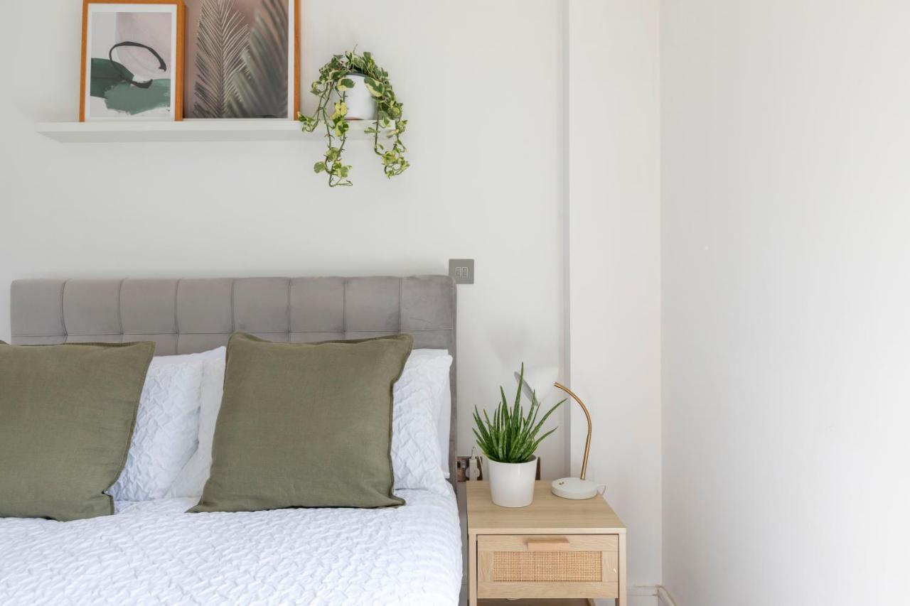 Modern Luxe Apt Just 10 Mins From Tower Bridge! Easy Access To Tube And Bus Londen Buitenkant foto